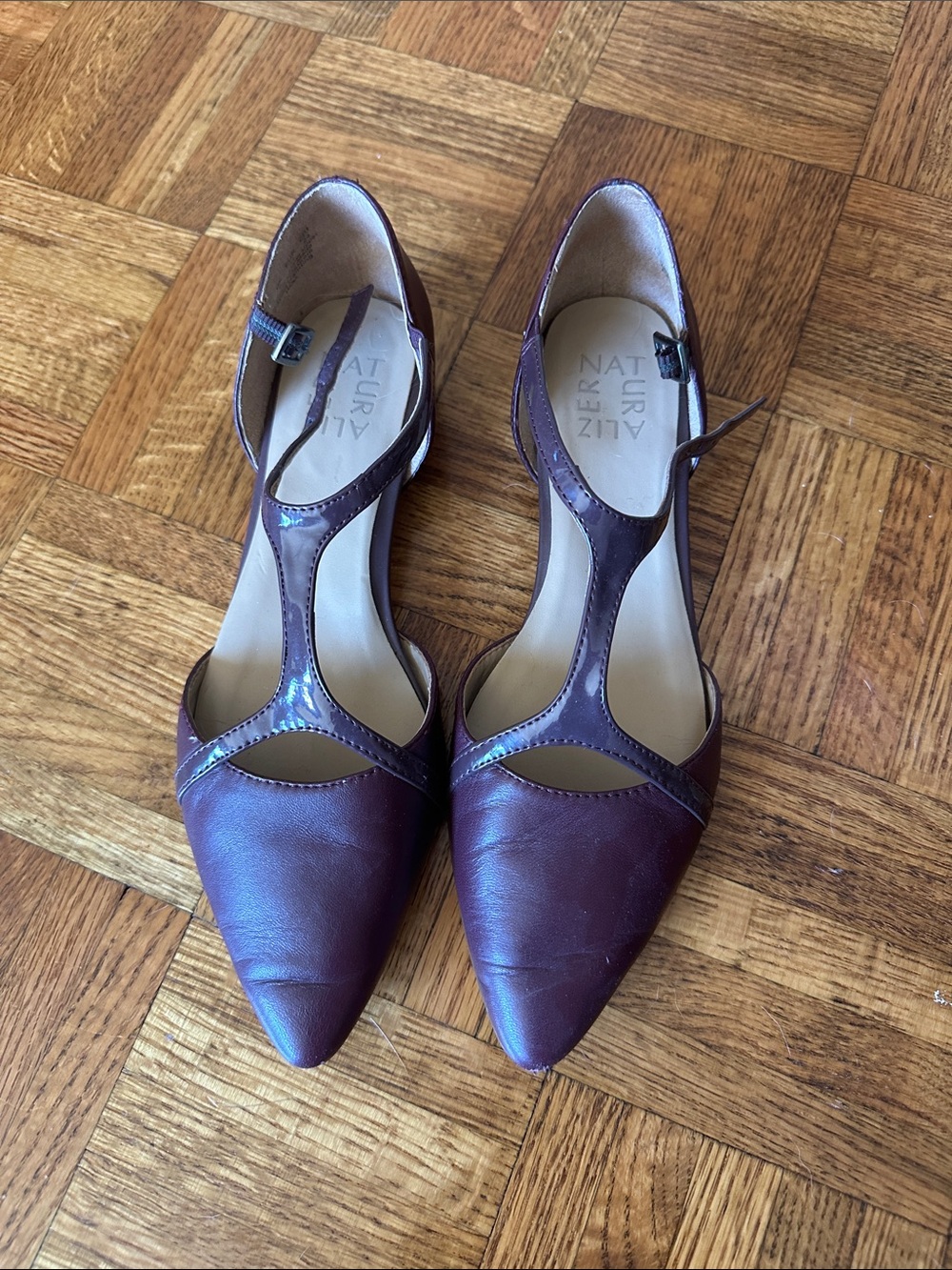 Naturalizer Women's Burgundy Pointed T-Strap Flats